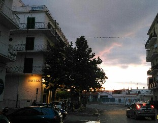 Esterno serale Hotel 2 Mari Vieste